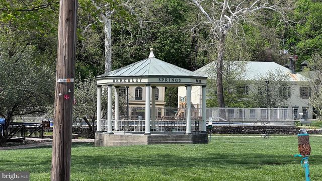 364 WILKES ST, Berkeley Springs, WV 25411