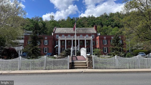 364 WILKES ST, Berkeley Springs, WV 25411