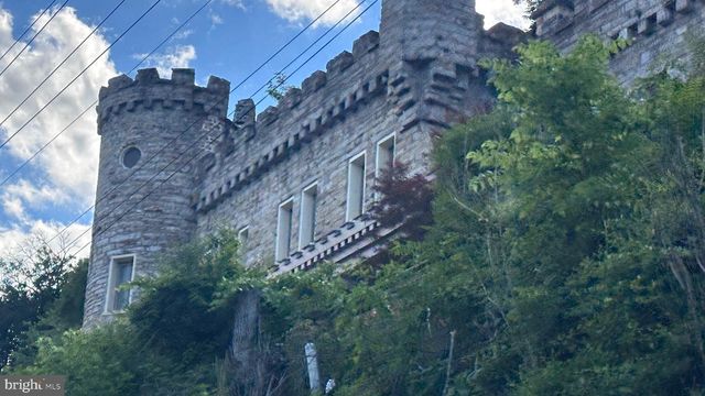 364 WILKES ST, Berkeley Springs, WV 25411
