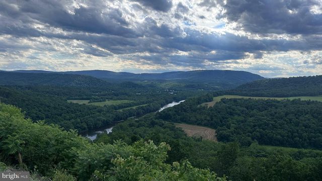 364 WILKES ST, Berkeley Springs, WV 25411