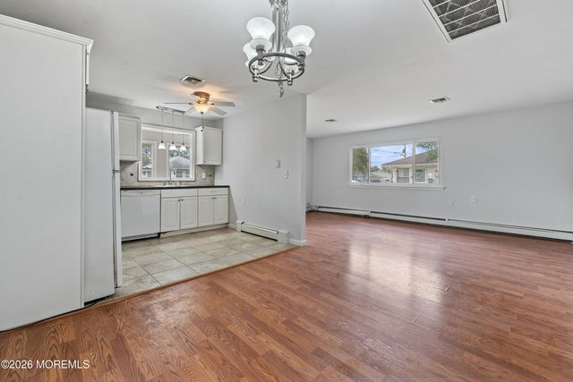 48 Berkshire Court, Toms River, NJ 08753