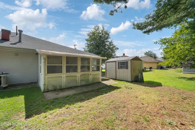 48 Berkshire Court, Toms River, NJ 08753
