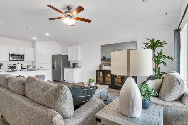 28 Plantation Drive, Mayflower, AR 72106