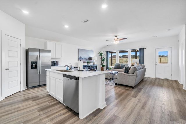 28 Plantation Drive, Mayflower, AR 72106