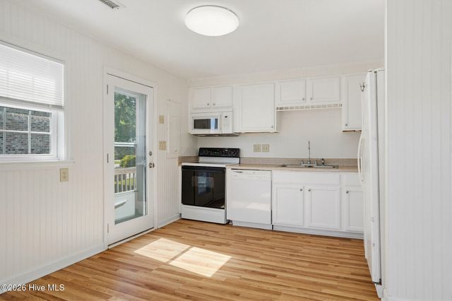 201 Riverside Drive, Sneads Ferry, NC 28460