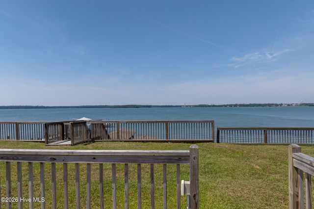 201 Riverside Drive, Sneads Ferry, NC 28460