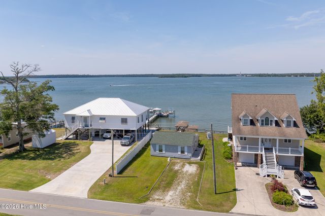 201 Riverside Drive, Sneads Ferry, NC 28460