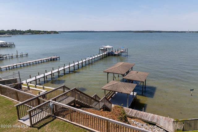 201 Riverside Drive, Sneads Ferry, NC 28460