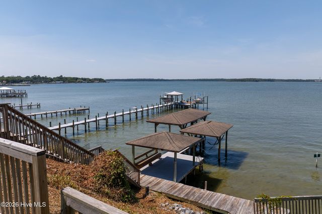 201 Riverside Drive, Sneads Ferry, NC 28460