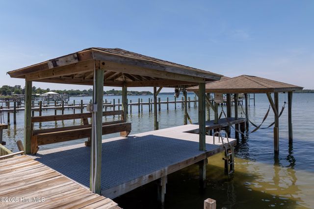 201 Riverside Drive, Sneads Ferry, NC 28460