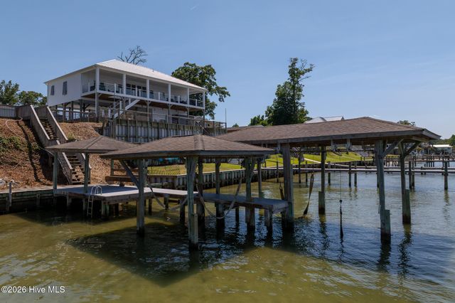 201 Riverside Drive, Sneads Ferry, NC 28460