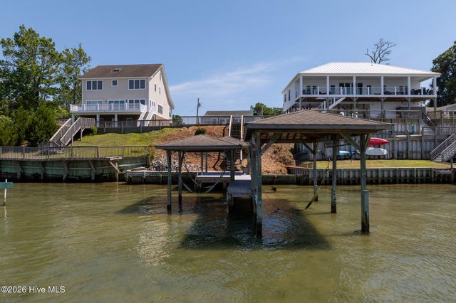 201 Riverside Drive, Sneads Ferry, NC 28460