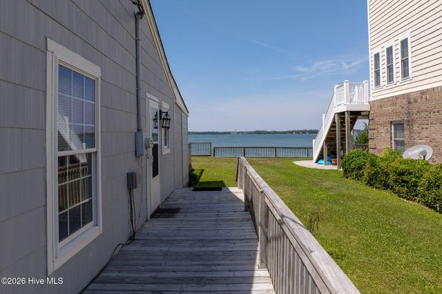 201 Riverside Drive, Sneads Ferry, NC 28460