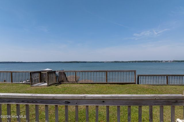 201 Riverside Drive, Sneads Ferry, NC 28460