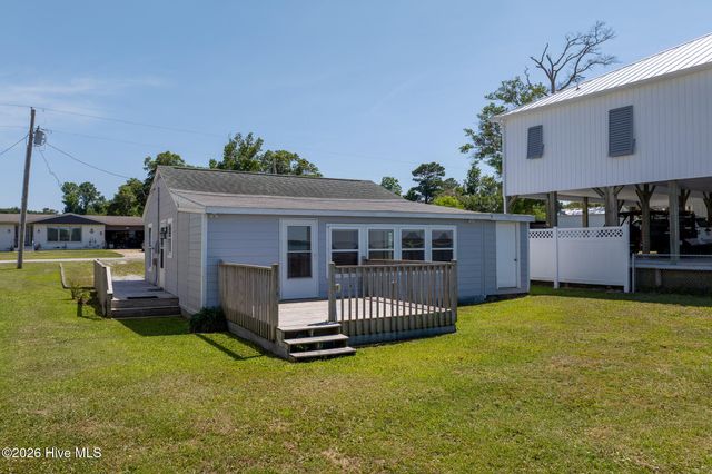 201 Riverside Drive, Sneads Ferry, NC 28460