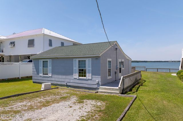 201 Riverside Drive, Sneads Ferry, NC 28460