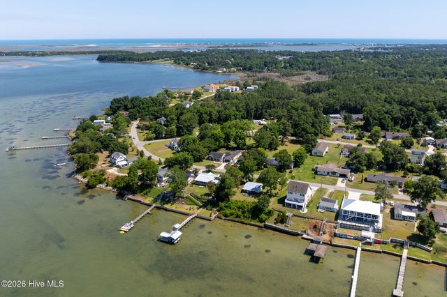 201 Riverside Drive, Sneads Ferry, NC 28460