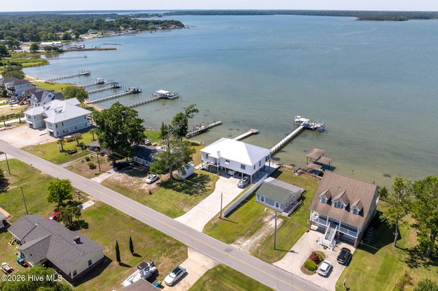 201 Riverside Drive, Sneads Ferry, NC 28460