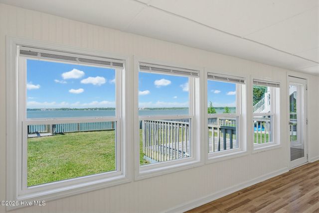 201 Riverside Drive, Sneads Ferry, NC 28460