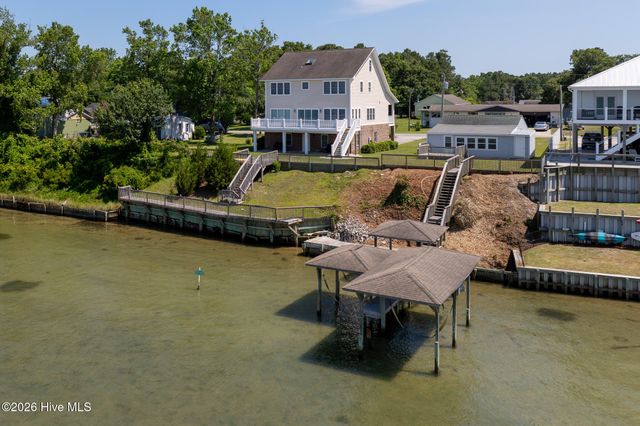 201 Riverside Drive, Sneads Ferry, NC 28460