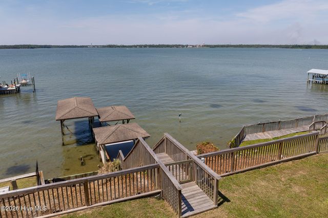201 Riverside Drive, Sneads Ferry, NC 28460