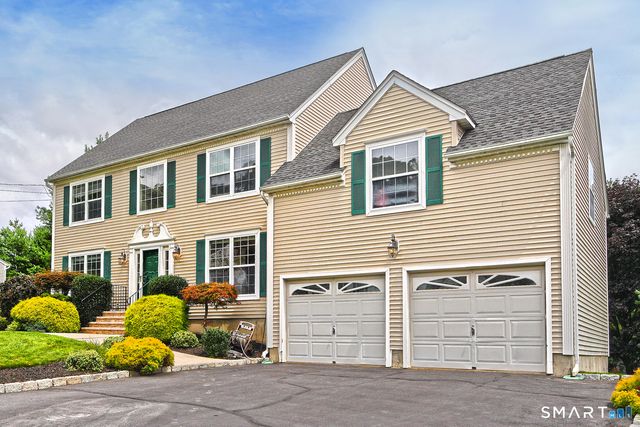 29 Commodore Hull Drive, Derby, CT 06418