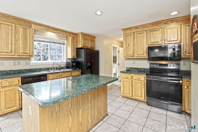 29 Commodore Hull Drive, Derby, CT 06418