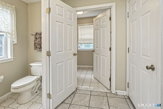 29 Commodore Hull Drive, Derby, CT 06418