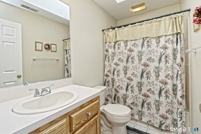 29 Commodore Hull Drive, Derby, CT 06418
