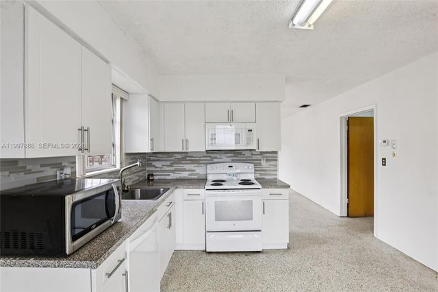 4756 SW 7th St, Miami, FL 33134