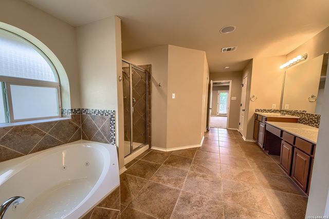 914 ARMOUR DR, Cibolo, TX 78108