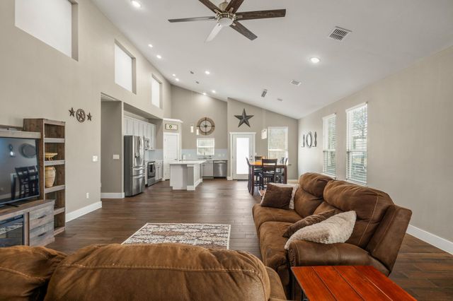 177 Mokulua LN, Bastrop, TX 78602