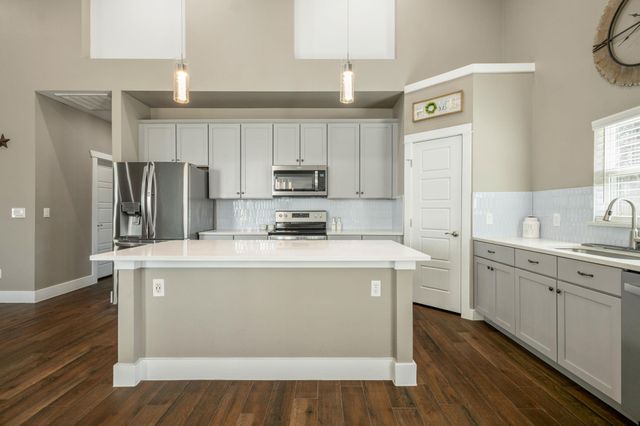 177 Mokulua LN, Bastrop, TX 78602