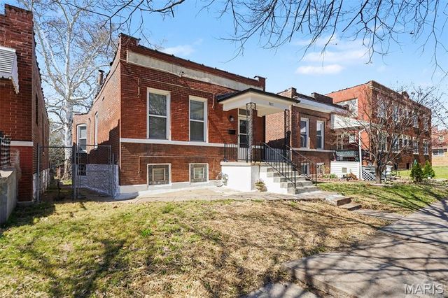 5011 Alaska Avenue, St Louis, MO 63111