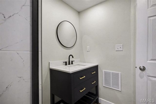 5011 Alaska Avenue, St Louis, MO 63111