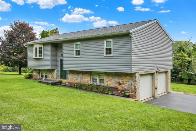 23 PLEVA DR, Fleetwood, PA 19522
