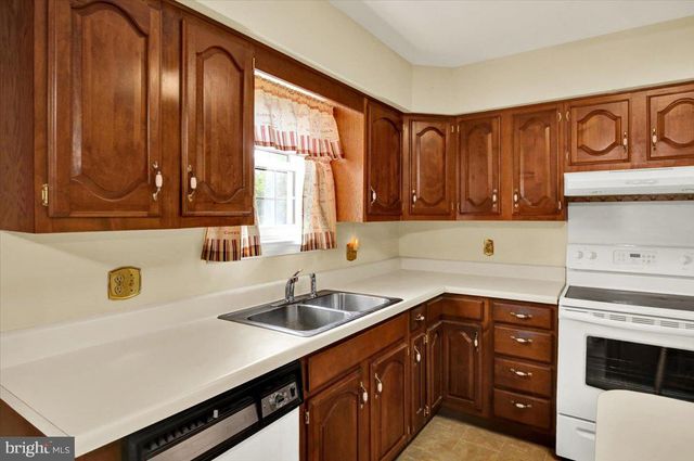 23 PLEVA DR, Fleetwood, PA 19522