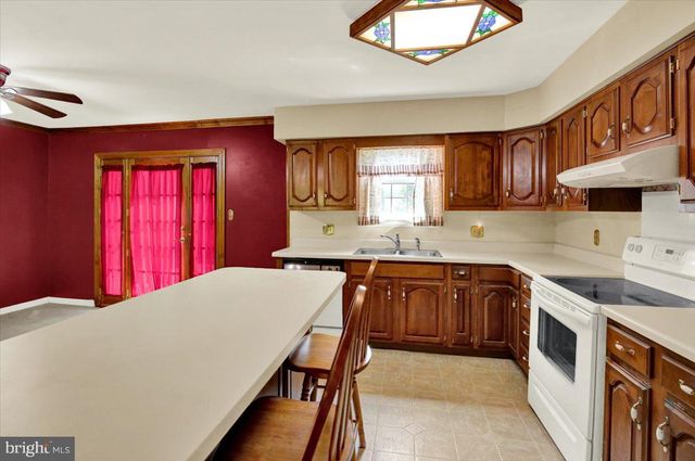 23 PLEVA DR, Fleetwood, PA 19522