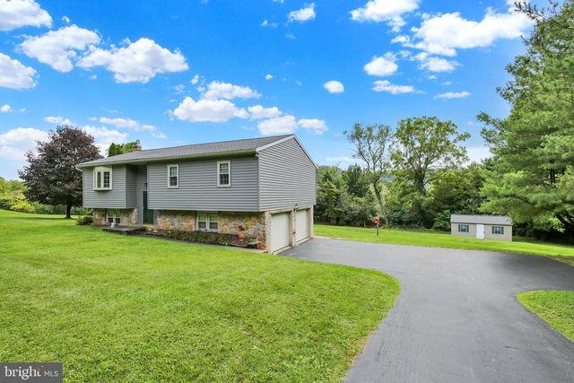 23 PLEVA DR, Fleetwood, PA 19522