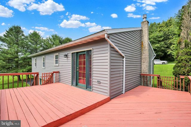 23 PLEVA DR, Fleetwood, PA 19522