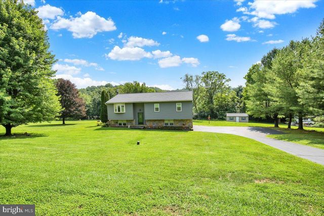 23 PLEVA DR, Fleetwood, PA 19522