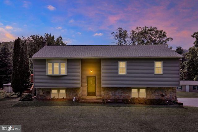 23 PLEVA DR, Fleetwood, PA 19522