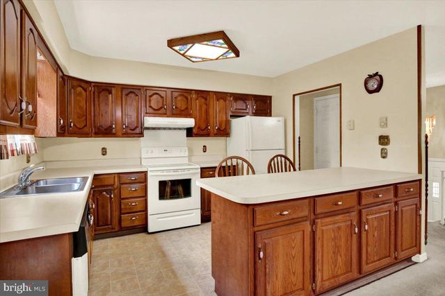 23 PLEVA DR, Fleetwood, PA 19522
