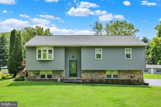 23 PLEVA DR, Fleetwood, PA 19522