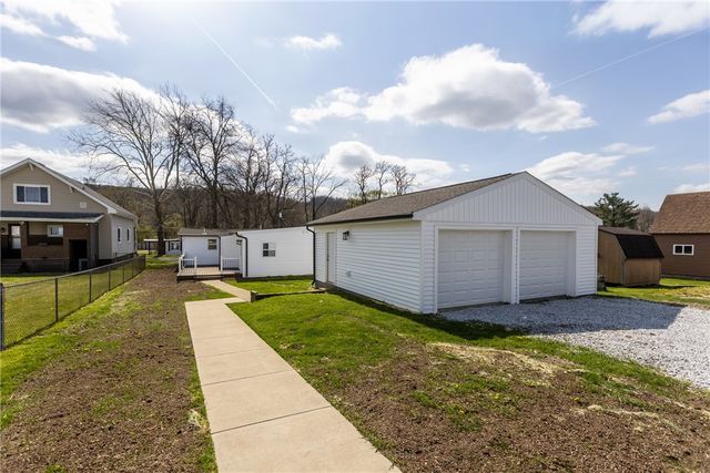 265 Ewing St, Meadowlands, PA 15347