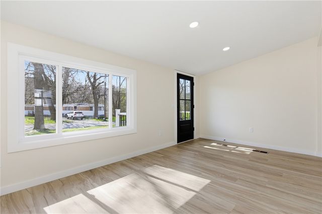 265 Ewing St, Meadowlands, PA 15347