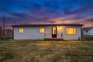 265 Ewing St, Meadowlands, PA 15347