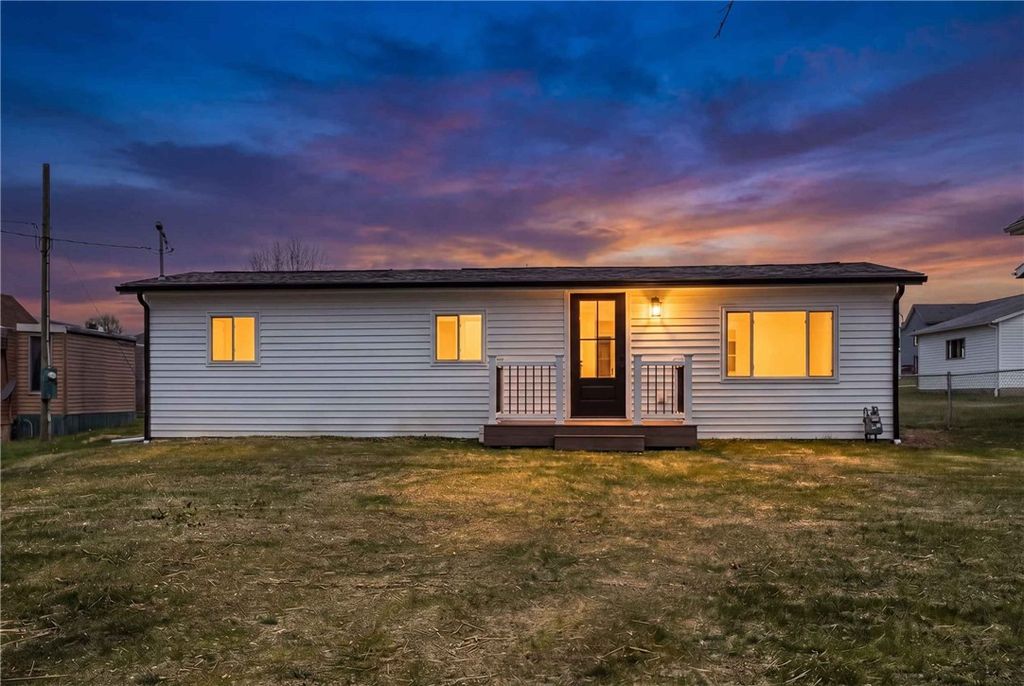 265 Ewing St, Meadowlands, PA 15347