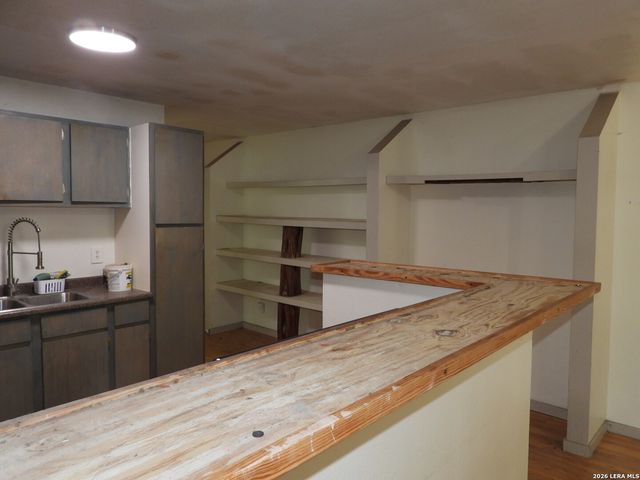 333 Rainbow Drive, Lakehills, TX 78063