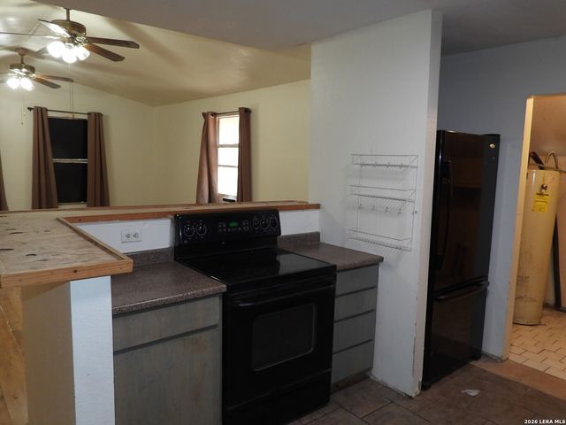 333 Rainbow Drive, Lakehills, TX 78063